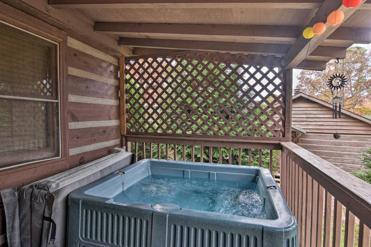 Cozy Cabin With Hot Tub And Smoky Mountain Views! Villa Bryson City Kültér fotó